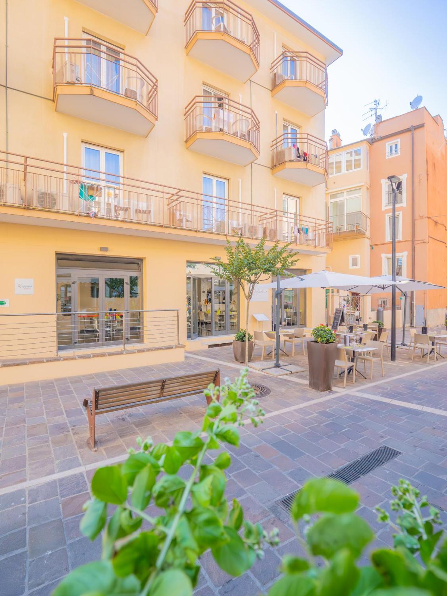 Hotel La Bussola فينالي ليغوري المظهر الخارجي الصورة